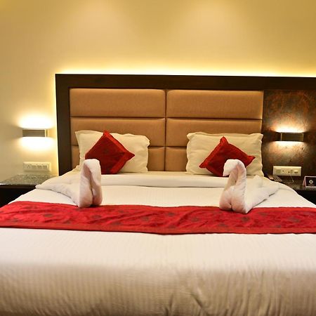 Hotel Golden Riviera Mysore Exterior photo