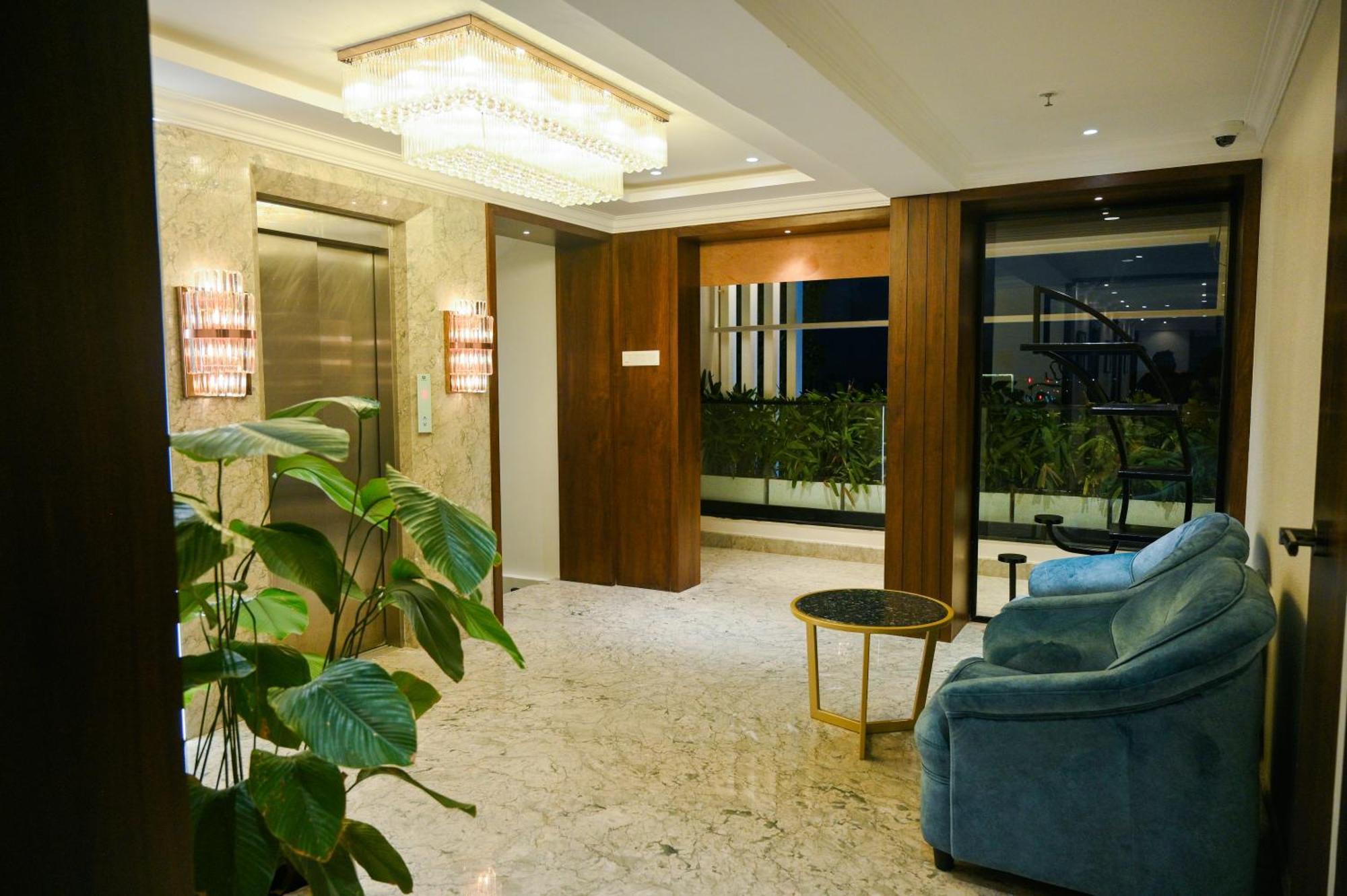 Hotel Golden Riviera Mysore Exterior photo