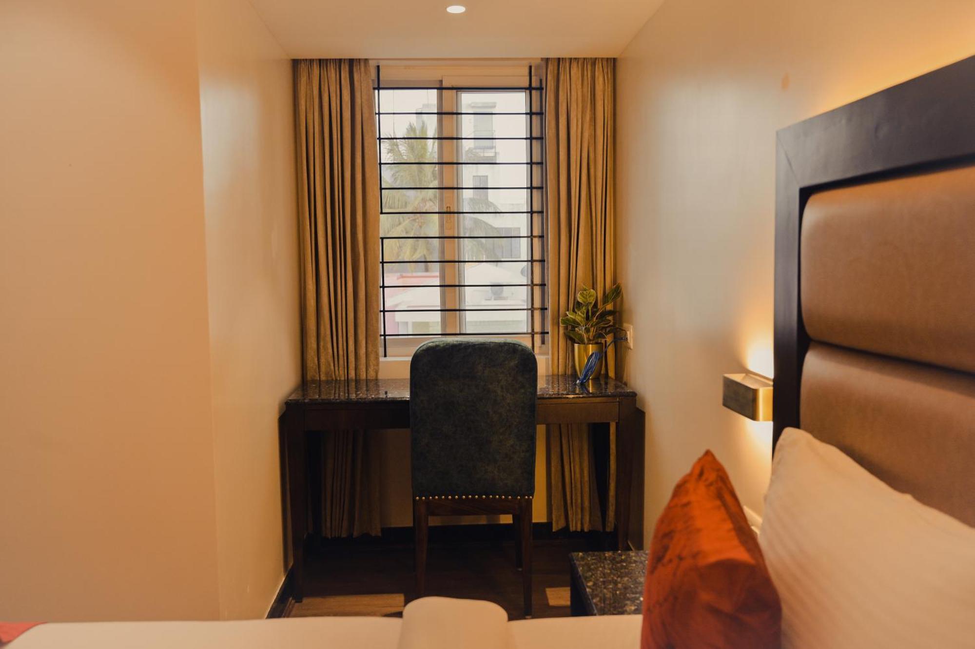 Hotel Golden Riviera Mysore Exterior photo