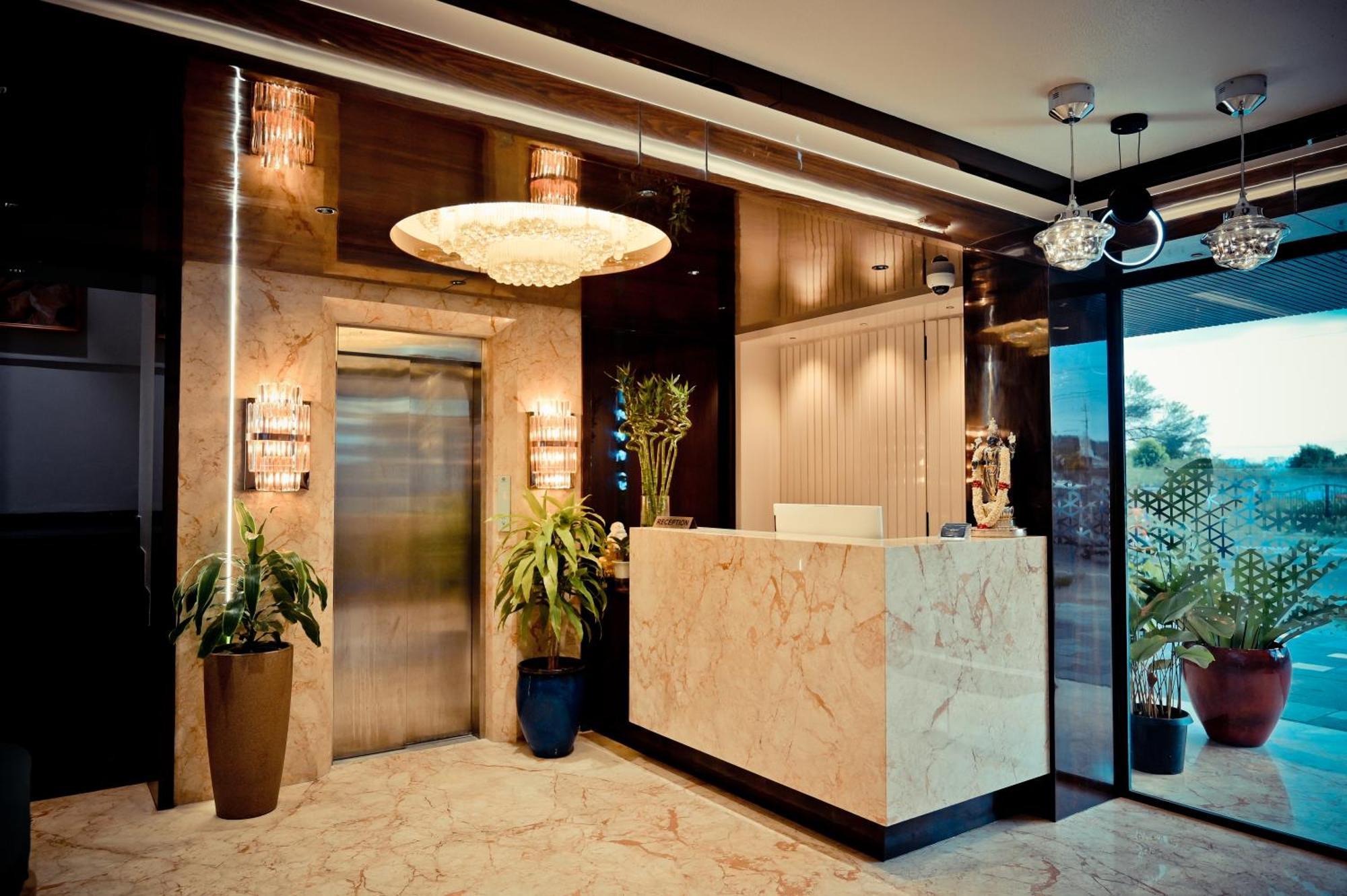 Hotel Golden Riviera Mysore Exterior photo