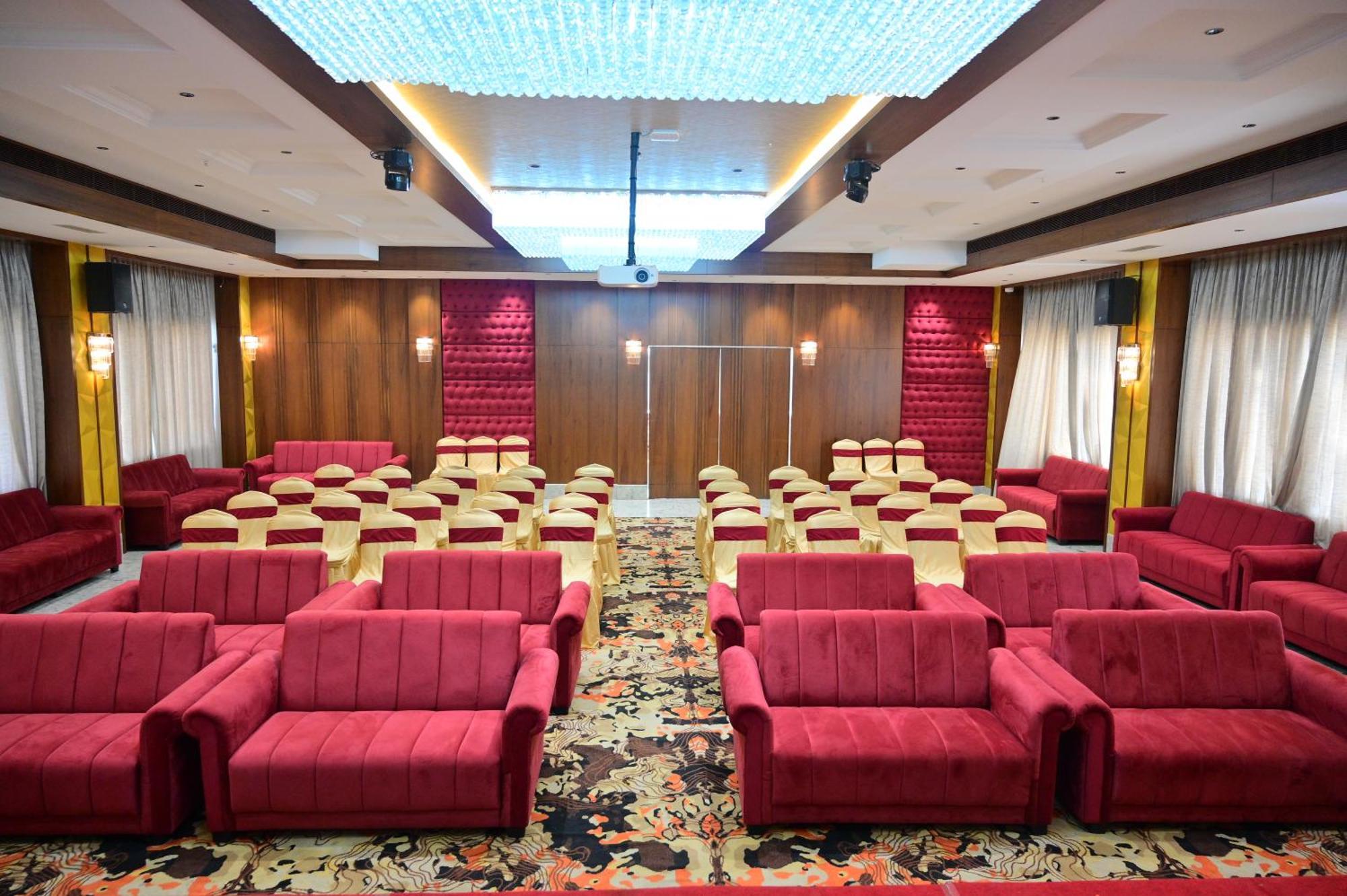 Hotel Golden Riviera Mysore Exterior photo