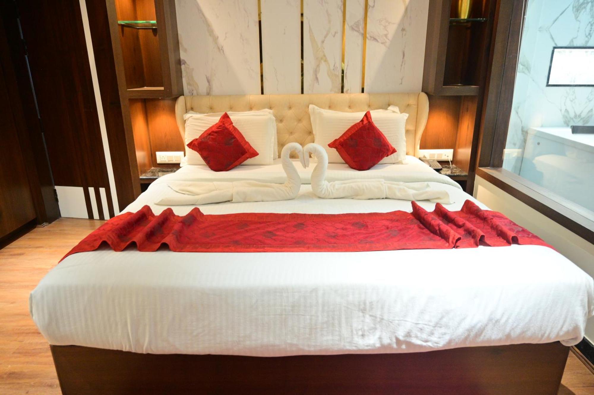 Hotel Golden Riviera Mysore Room photo
